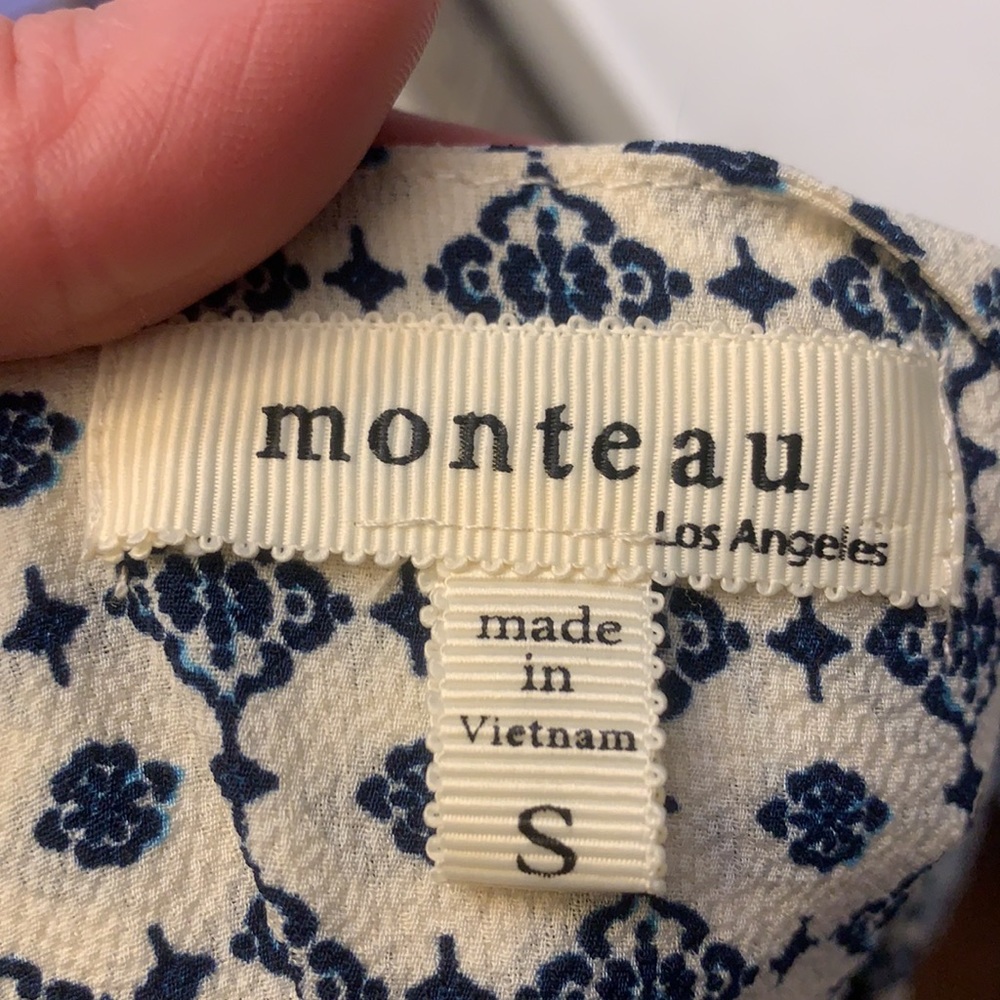 Monteau v-neck Blouse - Picture 5 of 12